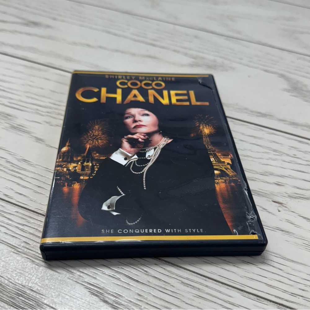 CHANEL Black and Gold DVD Cover